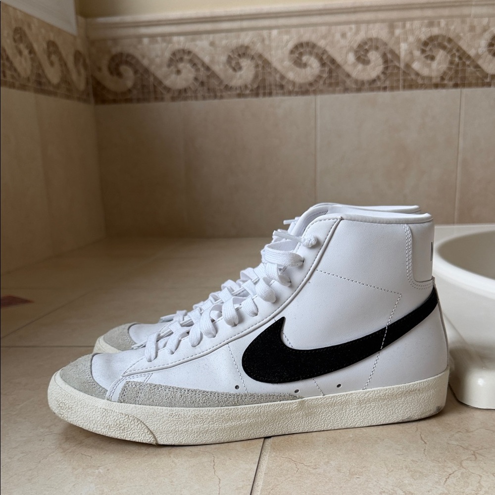 Nike White and Black Blazers 11.5 M in perfect condition